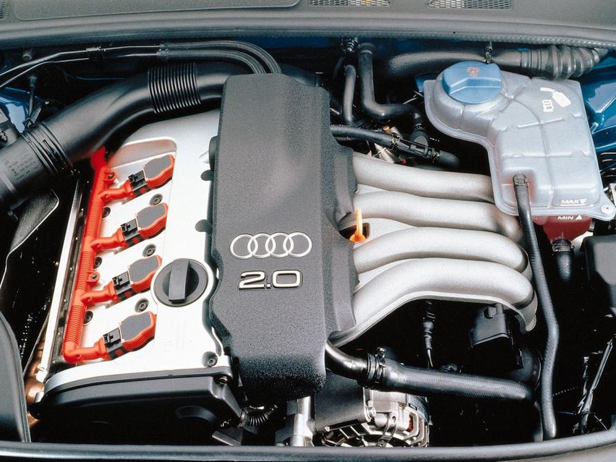 Моторный отсек Audi A4 2.0 Sedan (B6,8E) 2000 года  (ZA) (фото 4 из 7)